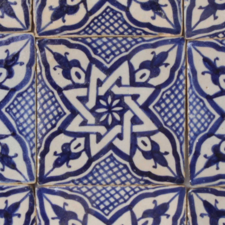 Hand painted tile Daya